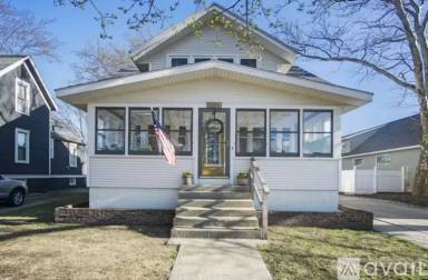 Main picture of 825 Grant Ave