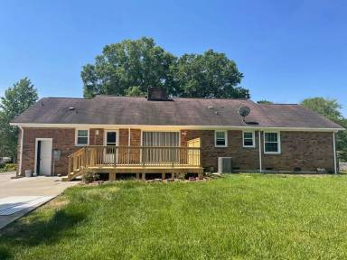 Main picture of 7327 Meadowdale Ln