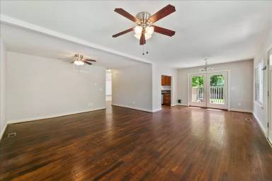 Main picture of 4000 W Plum St