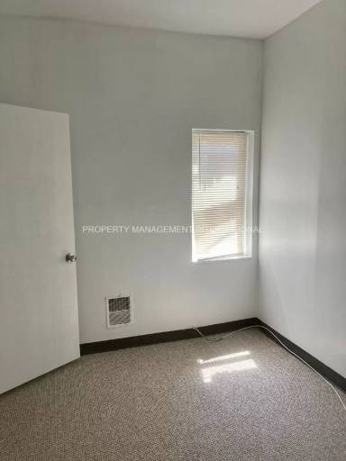 Main picture of 3253 Potter St