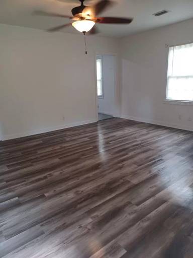 Main picture of 955 Cloverdale Dr