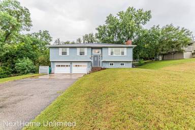 Main picture of 727 Oak Hill Dr