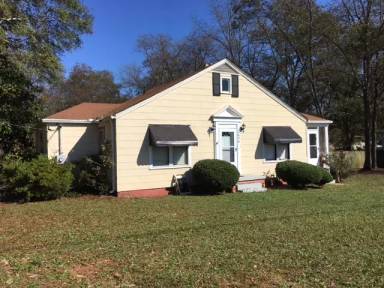Main picture of 2034 Railroad St