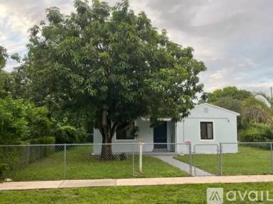 Main picture of 925 NW 121st St