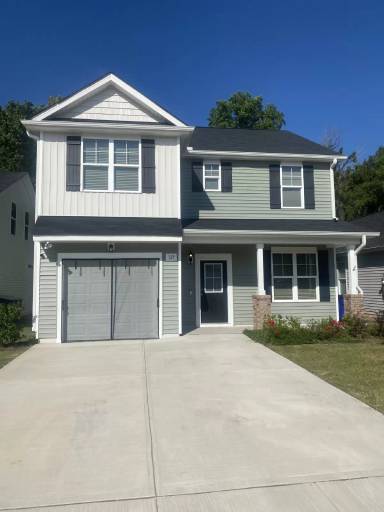 Main picture of 323 Sturgeon St