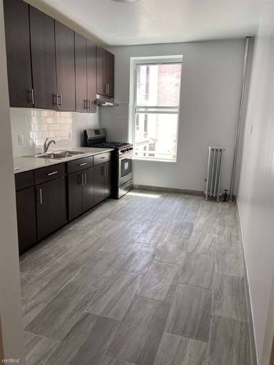 Main picture of 1671 W 6th St