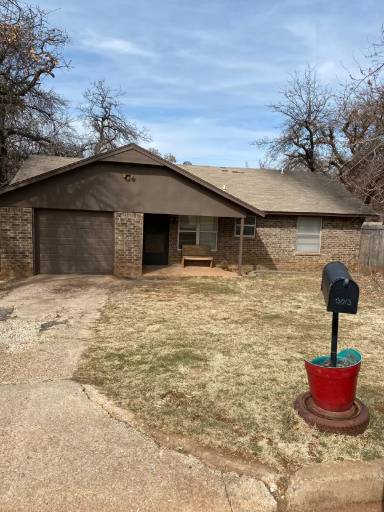 Main picture of 3013 Gwendolyn Ln