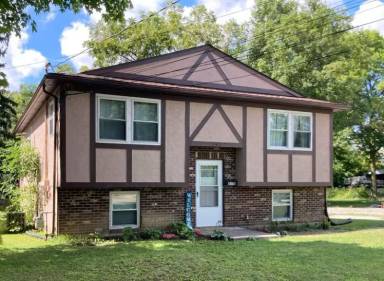 Main picture of 217 Lake St