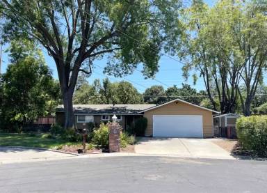 Main picture of 212 Ludell Dr