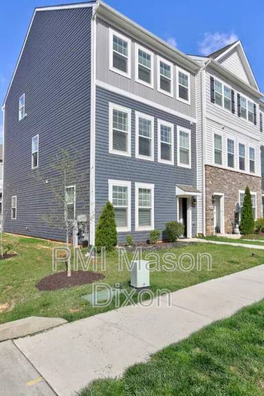Main picture of 2030 Hinshaw Dr