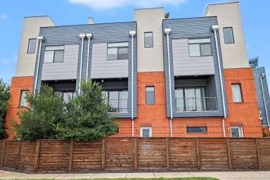 Main picture of 1606 N Hackberry St