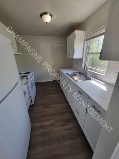 Main picture of 1429 E 66th Ter
