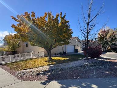 Main picture of 585 Grand Cascade Way