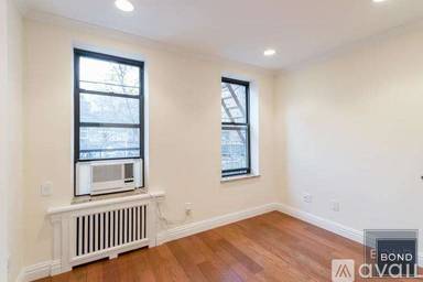 Main picture of 157 E 99th St