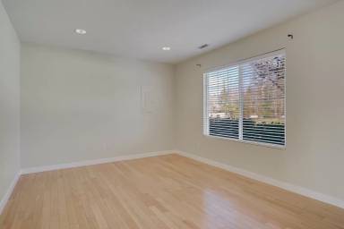 Main picture of 22675 NE Fern Reach Cir