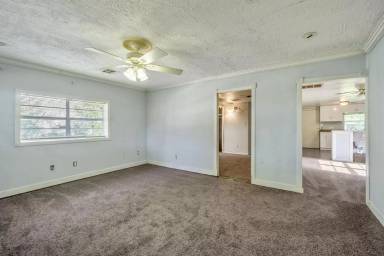 Main picture of 2340 SW 40th St