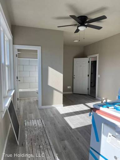 Main picture of 230 S 11th St