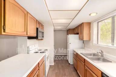 Main picture of Center Court Condominiums