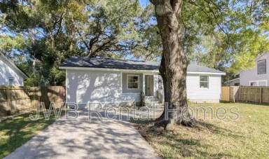 Main picture of 3051 Columbus Ave
