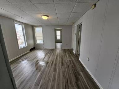 Main picture of 310 W 18th St