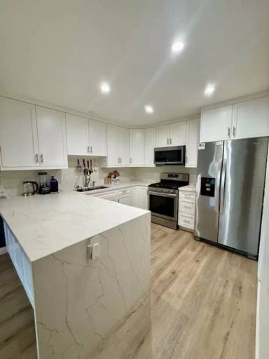 Main picture of 1720 Melrose Ave