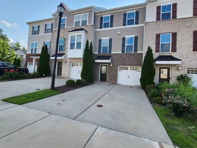 Main picture of 713 Suffield Way