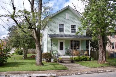 Main picture of 910 Jones St
