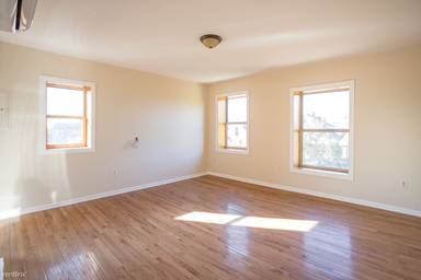 Main picture of 253 Erskine St