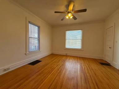 Main picture of 2721 Girard Ave S