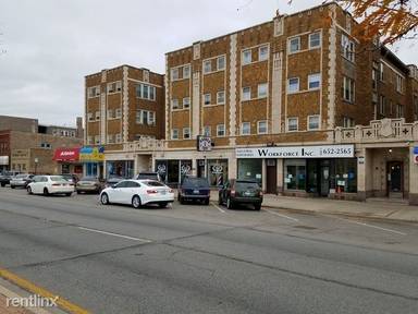 Main picture of 5017 W Cermak Rd