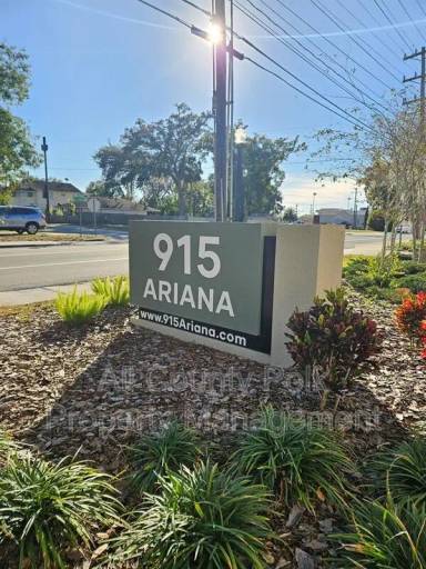 Main picture of 915 Ariana St