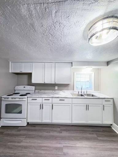 Main picture of 606 E Jefferson St