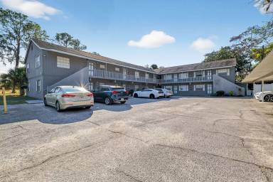 Main picture of 400 N Hawley St