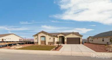 Main picture of 589 S Alserio Dr