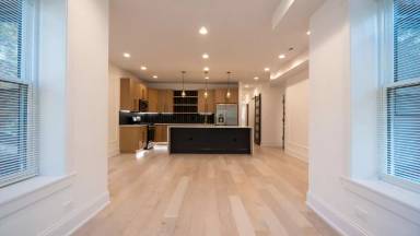 Main picture of 1918 W Ainslie St