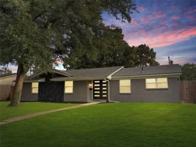 Main picture of 2123 Luau St
