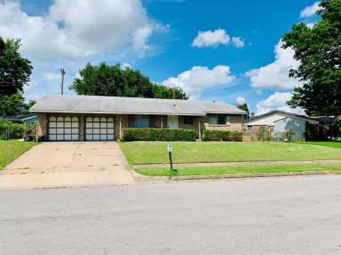 Main picture of 1105 N Fern Ave