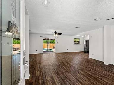 Main picture of 629 Bur Oak Dr