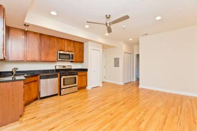 Main picture of 5510 N Kenmore Ave