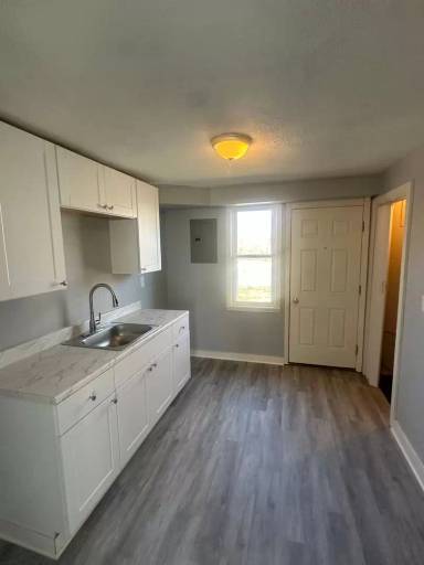 Main picture of 52 Dumas Pl