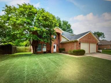 Main picture of 322 Ashley Oak Ln