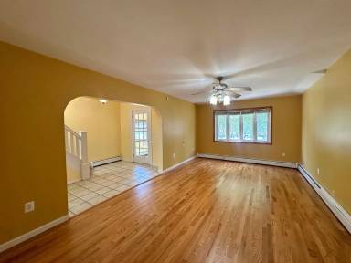 Main picture of 321 Hemlock St