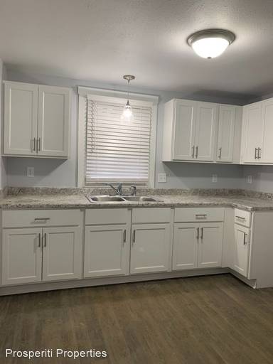 Main picture of 2511 N Main Ave