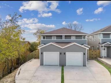 Main picture of 2502 Oxford St