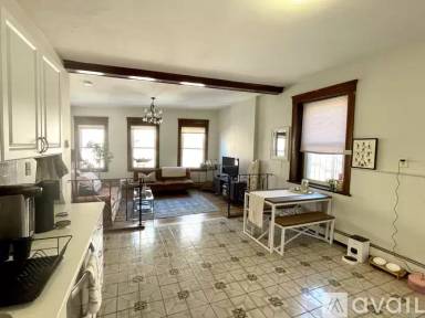 Main picture of 443 Hanover St