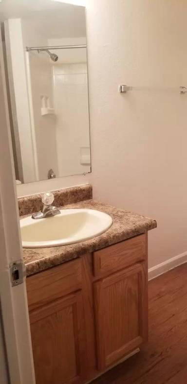 Main picture of 450 W Kelso St