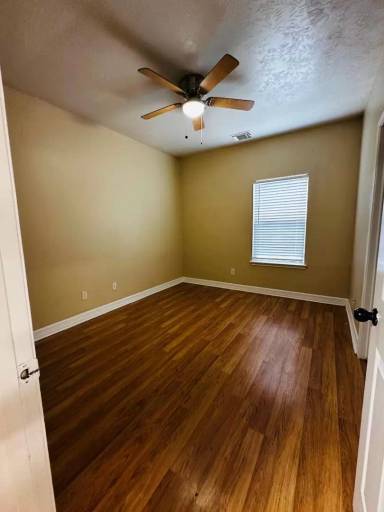Main picture of 6946 Paris St