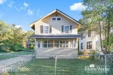 Main picture of 833 E Dubail Ave