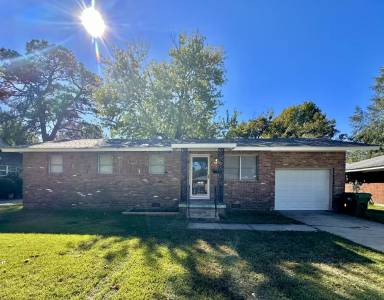 Main picture of 3300 Lilac St