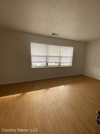 Main picture of 2201 Marquette Rd